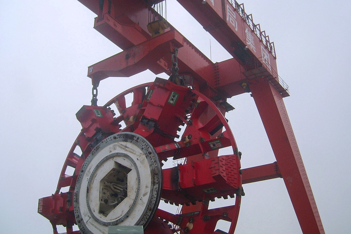 Gantry Crane With Shield-1