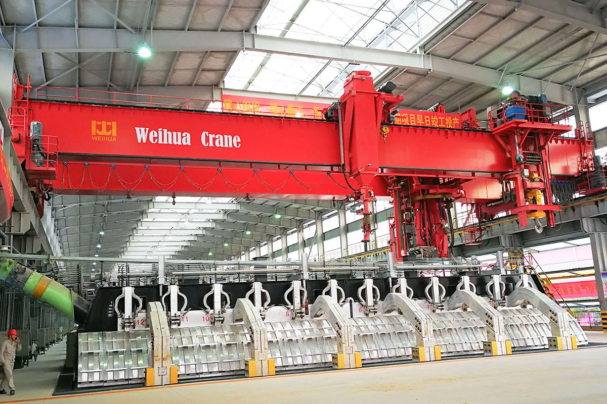 Multifunctional Crane for Electrolytic Aluminum