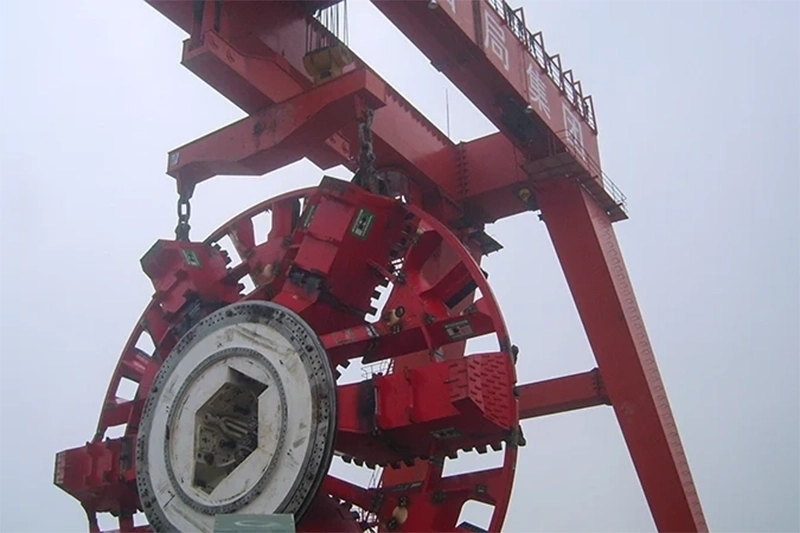 Gantry Crane With Shield-4