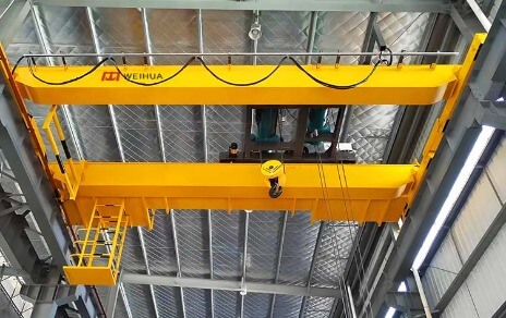 Hydropower shaft gantry crane lifting a vessel
